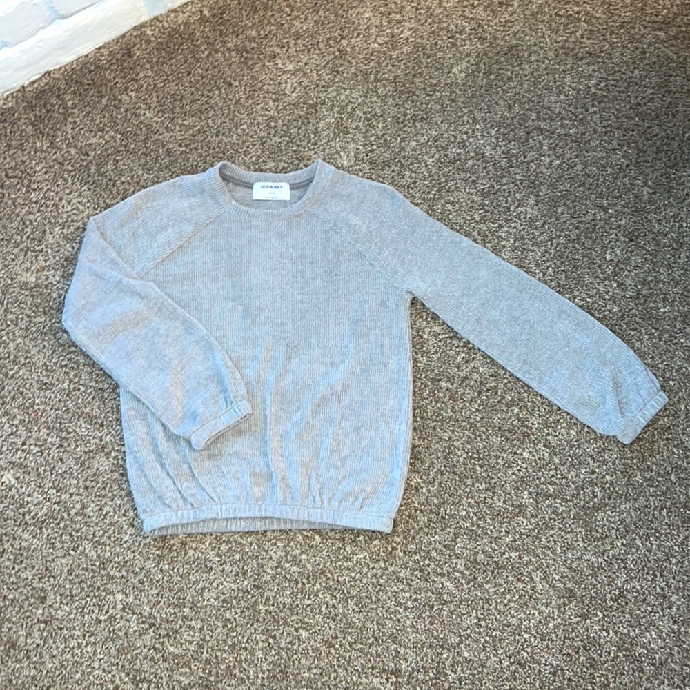 Girls Like new. Old Navy sweater in size 10/12